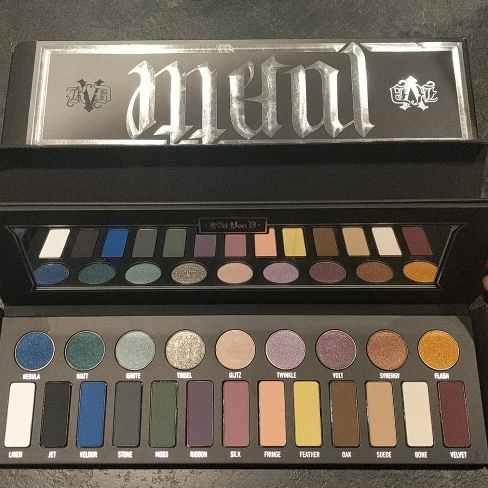 *Host Pick* Limited Edition Kat Von D Metal Matte Palette BNIB